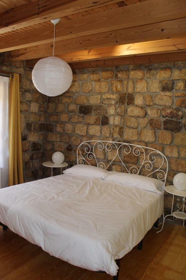 La Casa De La Petra Guest House Quintanar de la Sierra Exterior photo